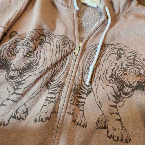 Urban Outfitters Tan Hoodie with Tiger Print - Picture 3 of 4